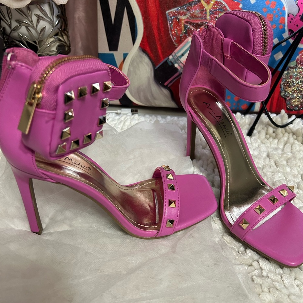 🔥Giovani Jolie Size 6.5 Hot Pink💓💞 Gold plated stone sidepouch Heels
